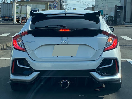 ホンダ シビックを華麗にカスタム By ホリ Fk7 05 14 マフラーは柿本1本出し仕様 音質と性能を考えて取り付けました Cartune