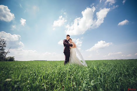 Fotógrafo de casamento Evgeniy Merkulov (paparazzi48). Foto de 26 de fevereiro 2019