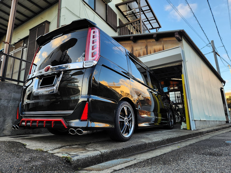 ヴォクシーのSam's Garage・２色切替フォグの悩み・@kenyakuDIY・BWLT!・Black List!  White List!に関するカスタム事例の投稿画像1枚目