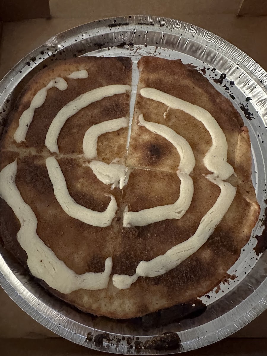 Cinnamon Roll dessert pizza on GF crust