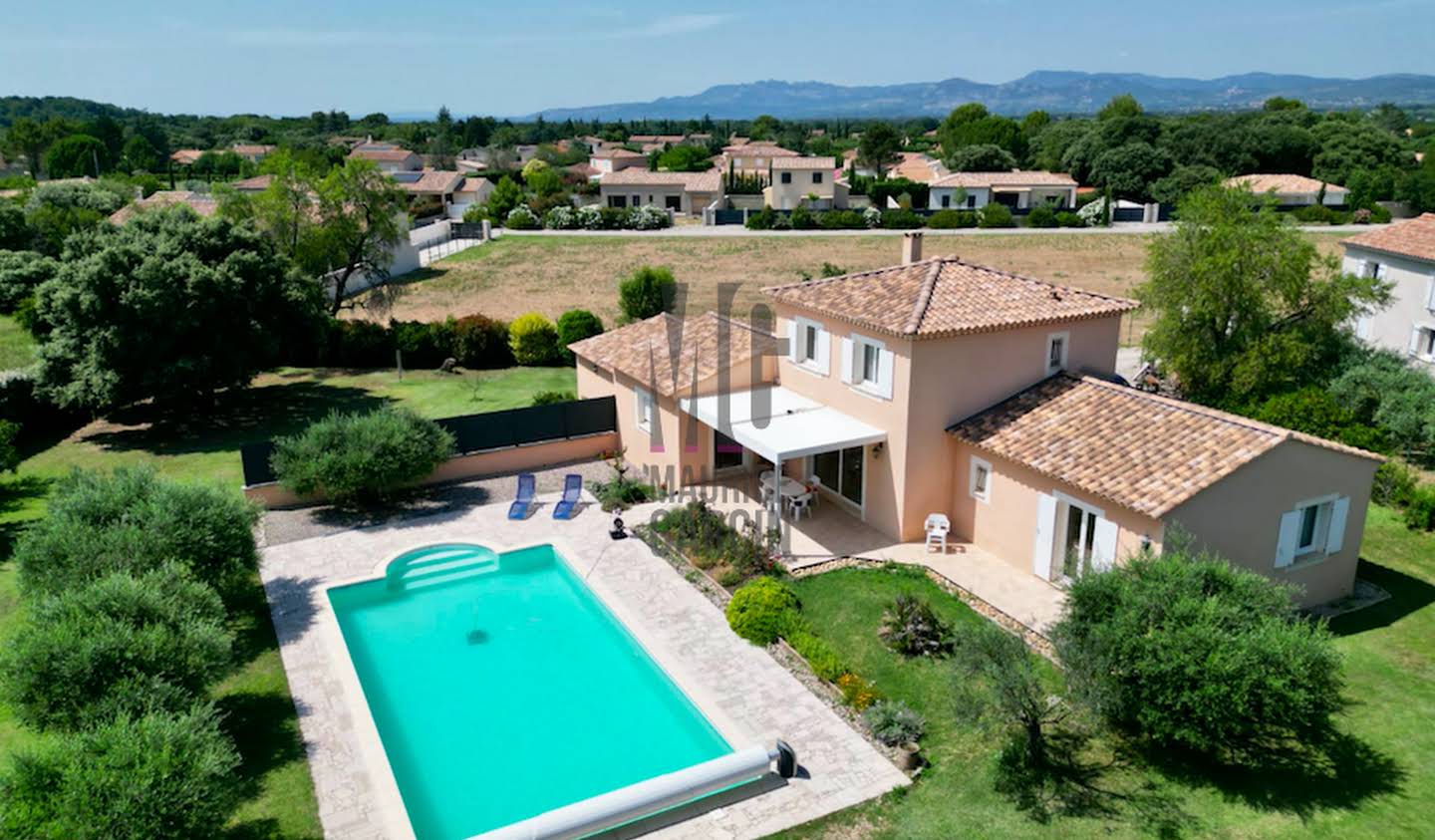 Maison avec piscine et terrasse Mazan