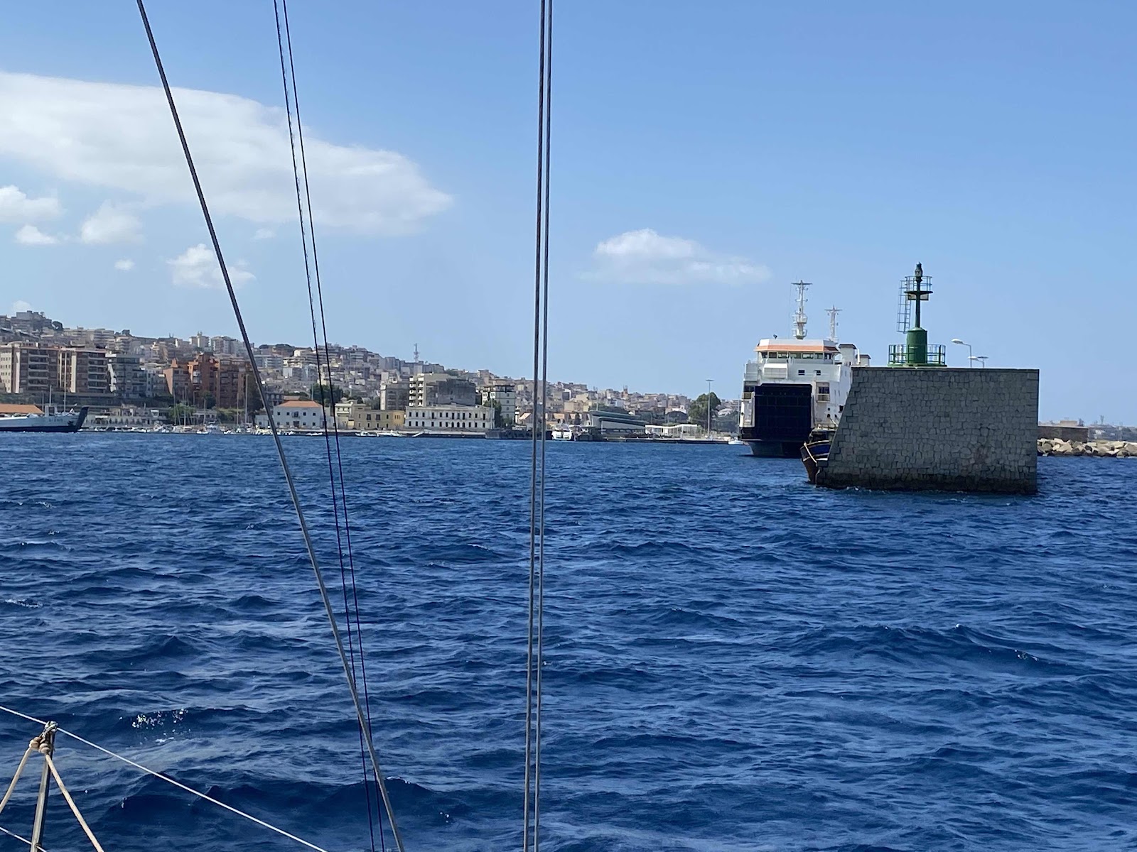 Entrada al puerto de Reggio Calabria