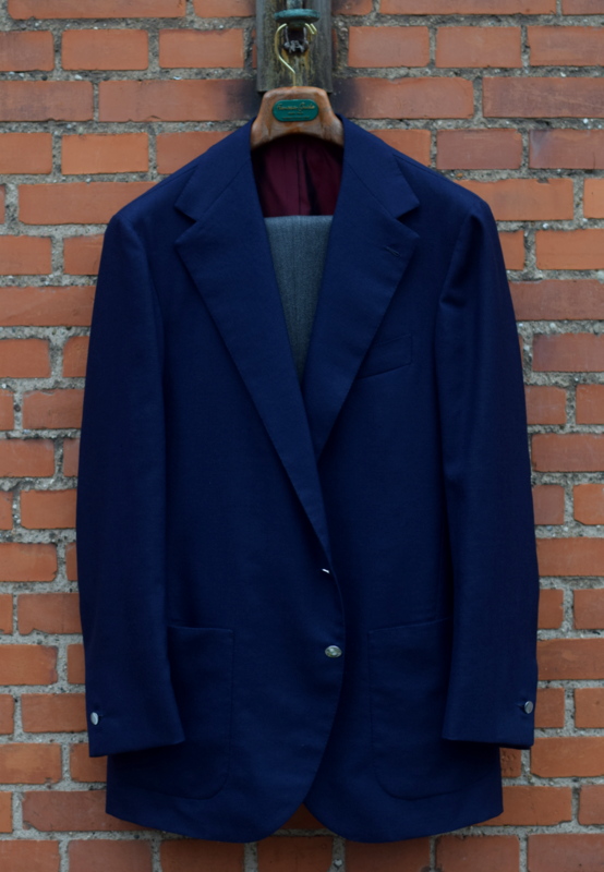 Blå_blazer_med_bukser.jpg