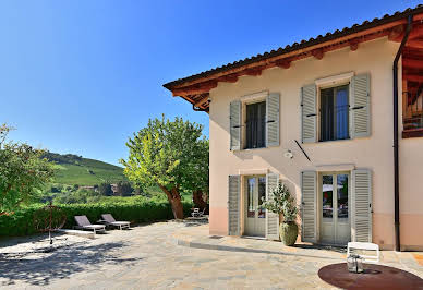 Villa avec piscine et jardin 1