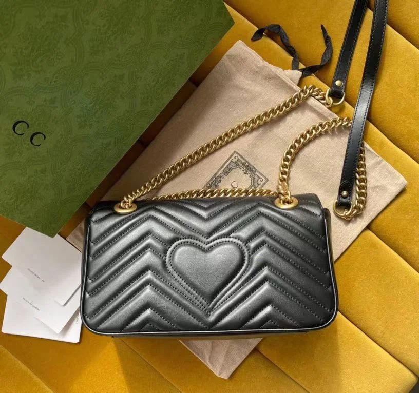 Dames Bucket Bag Love Wandering. De ideale tas voor ontdekkingen. Stijlvol, praktisch en ruim genoeg voor al je dagelijkse benodigdheden.