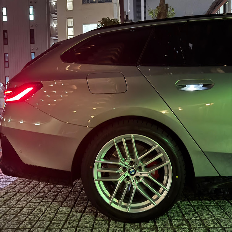 5シリーズ ツーリングのBMW5シリーズツーリング・G61・523d・Mスポーツ・スタッドレスタイヤへ交換に関するカスタム事例の投稿画像2枚目