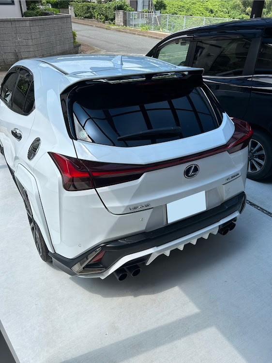 UXのTRD・フルエアロ・マフラー4本出し・Fスポーツに関するカスタム事例の投稿画像1枚目