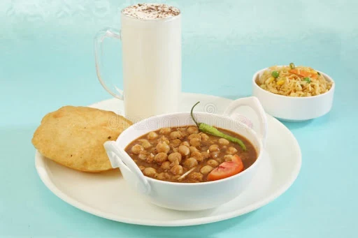 Aloo Chole Bhature