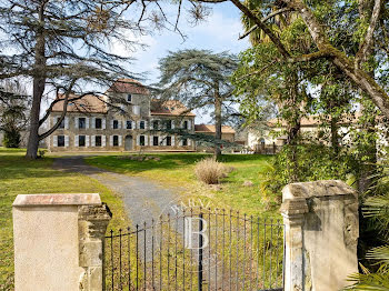 château à Nogaro (32)