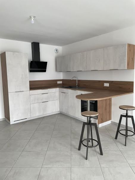 Location  appartement 3 pièces 89 m² à Montrond-les-Bains (42210), 850 €