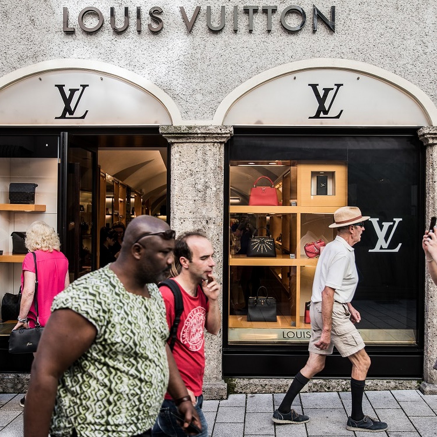 Louis Vuitton reopens its avenue Montaigne store - LVMH