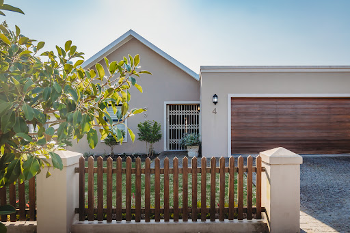House with garden 3