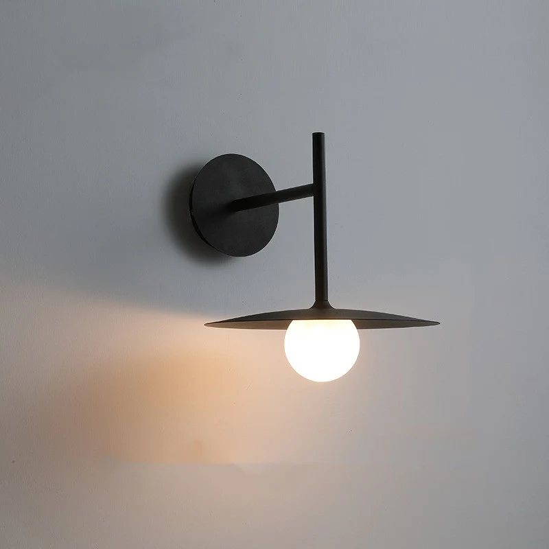 Applique murale nordique moderne et simple pour salon, chambre, bureau et chevet. Éclairage élégant et fonctionnel pour une ambiance chaleureuse.