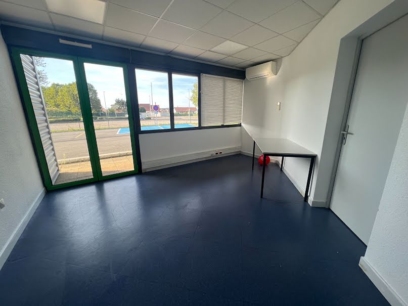 Location  locaux professionnels 2 pièces 55 m² à Vaivre-et-Montoille (70000), 700 €