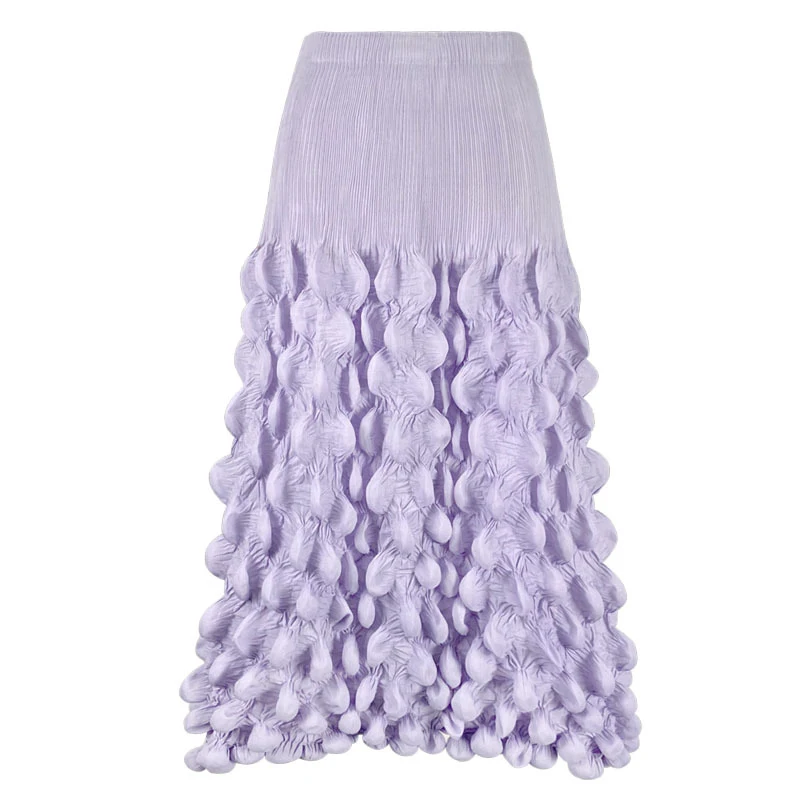Gonna a tinta unita, vita alta, lunghezza midi, effetto snellente, ideale per valorizzare la silhouette e un look elegante.