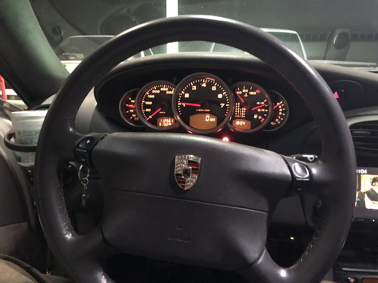 くんちゃんさんが投稿したポルシェ911カレラ・996タイプ・初左ハンドル・ティプトロ運転ラクに関するカスタム事例の投稿画像3枚目