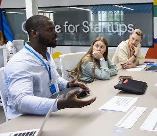 Google cria campus para start-up com sala de jogos, bicicletário e wi-fi -  22/06/2016 - UOL Economia