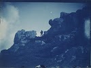 foto: © Henri Riviere (1864-1951)<br />
Man walking in a rocky landscape, ca. 1890-1900<br />
Cyanotype, 9 x 12 cm<br />
Musee d-Orsay, Paris