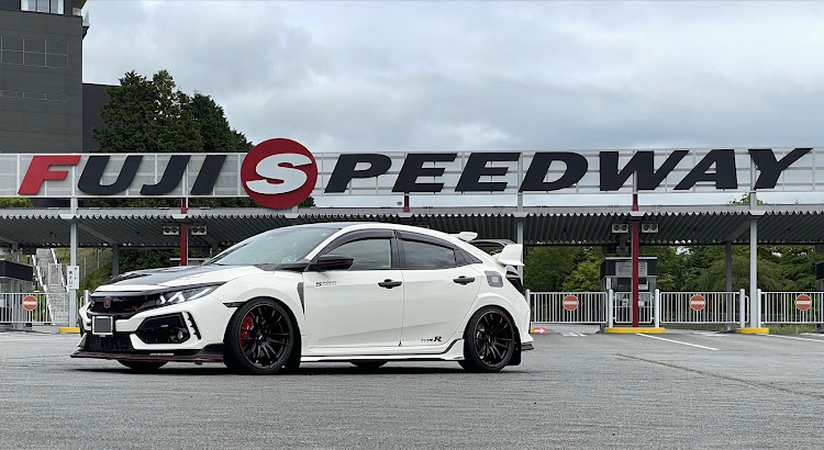 シビックタイプRの10th Civic Owners Club・富士スピードウェイ・富士モータースポーツミュージアム・相沢菜々子・シューマッハ五味に関するカスタム事例の投稿画像1枚目
