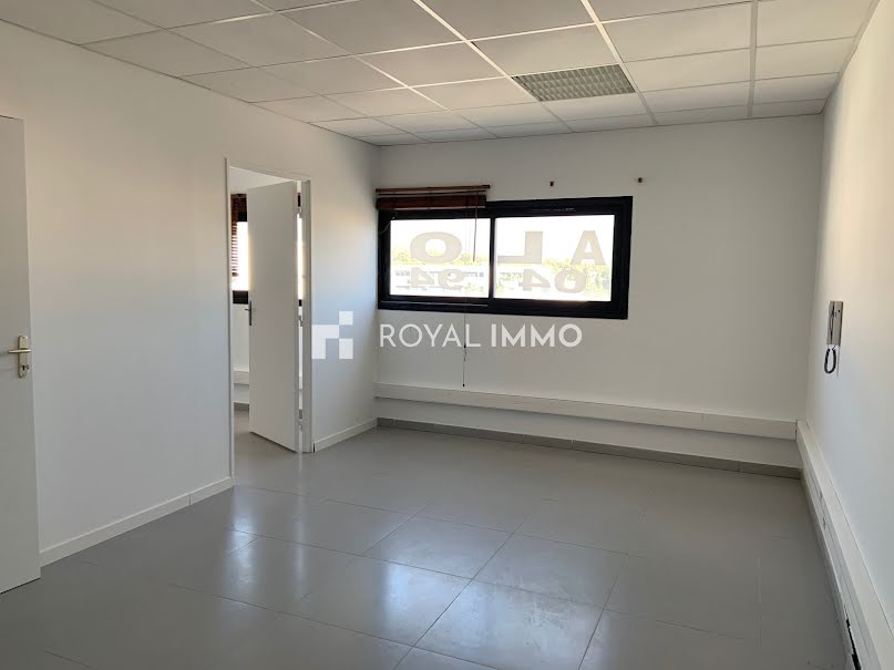 Location  locaux professionnels  32.23 m² à La Seyne-sur-Mer (83500), 700 €