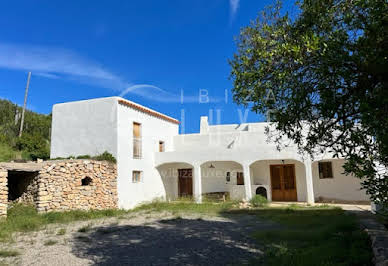 Farmhouse with garden 19