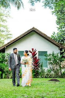 Fotógrafo de casamento Enoch Balasooriya (theceylonbliss). Foto de 1 de fevereiro