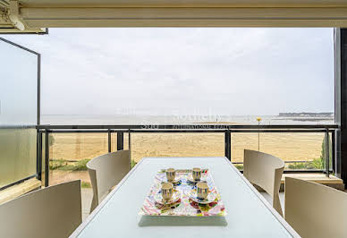 Seaside apartment with terrace 10