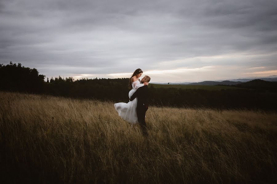 Fotografo di matrimoni Bartłomiej Bara (bartlomiejbara). Foto del 10 ottobre 2022