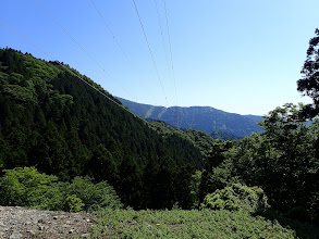 鉄塔から下山尾根を望む