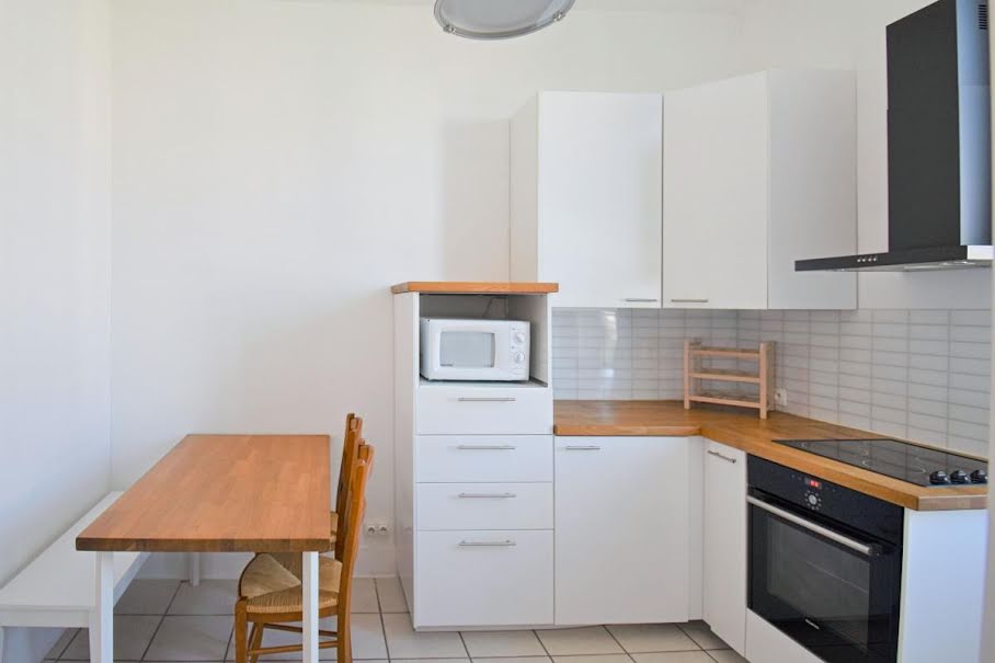 Location meublée appartement 2 pièces 55 m² à Lyon 8ème (69008), 952 €