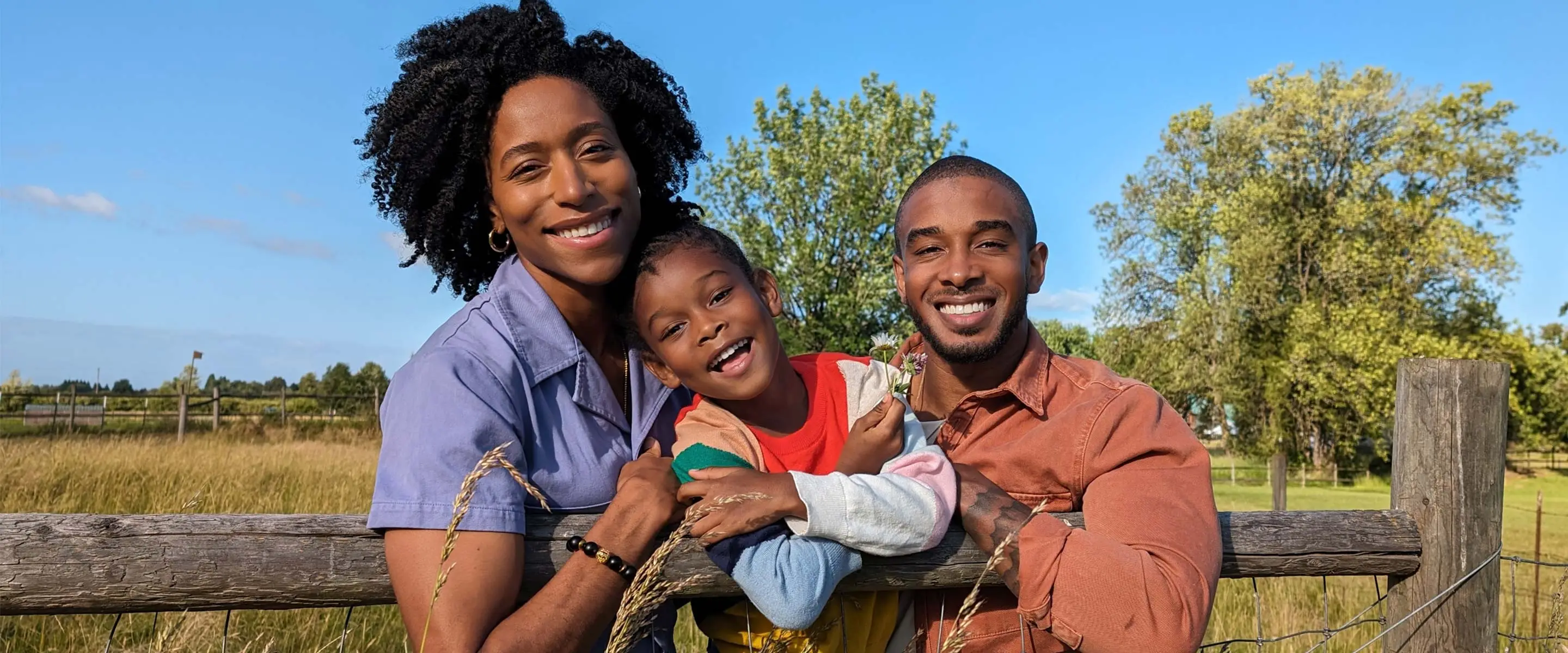 Premium AI Image  A black woman with bright blue eyes looks at the camera.