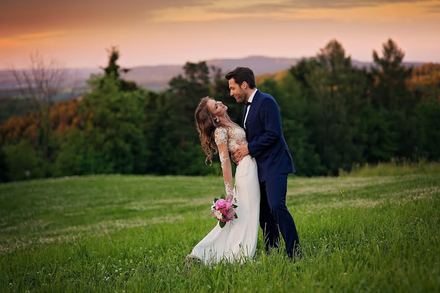 Fotografo di matrimoni Karolina Sierant (karolinasierant). Foto del 27 aprile 2023