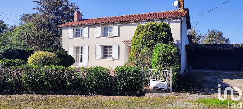 Vente maison 6 pièces 140 m² à Clesse (79350), 155 000 €