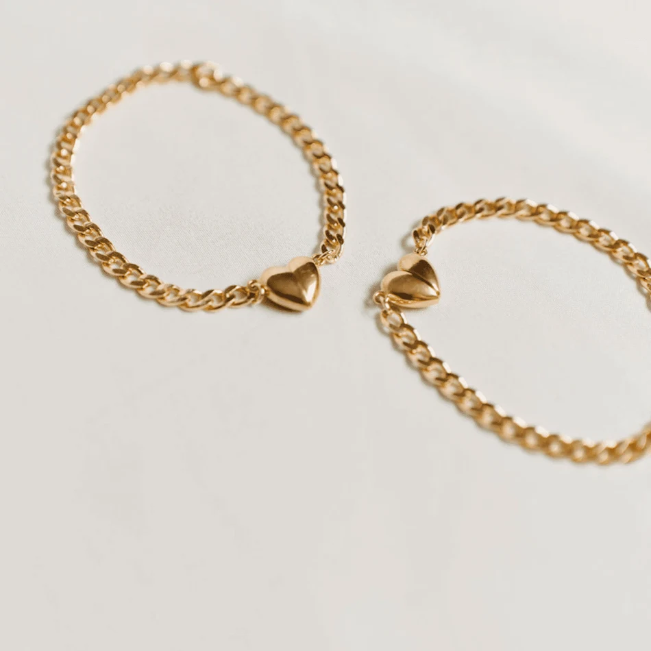 Collier de clavicule cœur avec boucle magnétique en acier inoxydable, élégance et sécurité réunies pour un style impeccable au quotidien.