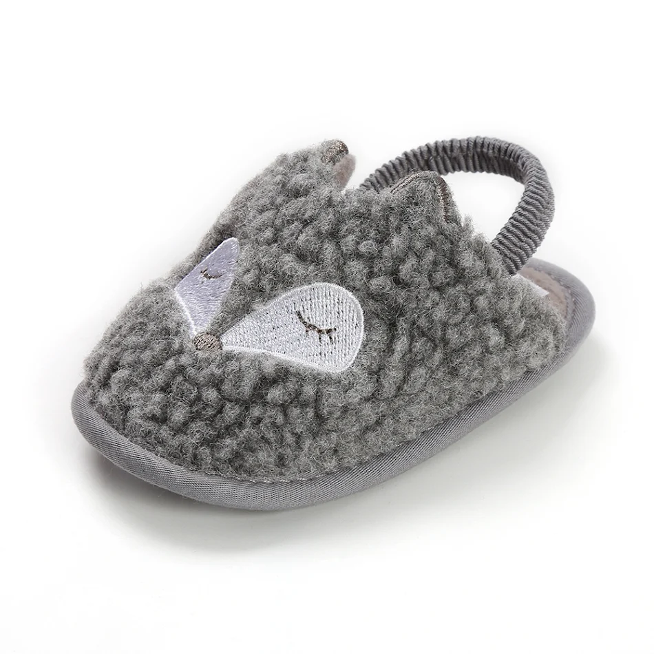 Chaussures bébé à semelle souple pour tout-petits. Confort et protection pour les premiers pas. Idéales pour le développement de bébé.