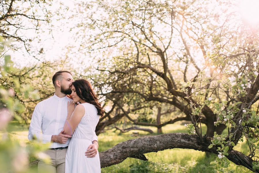 Wedding photographer Oksana Kuchmenko (milooka). Photo of 29 May 2017