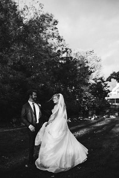 Wedding photographer Jamie Schroeder (hellolovely). Photo of 1 November 2023