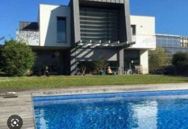 House with pool and terrace 9