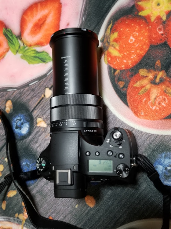 GSのRX10M4・ネオ一眼・やる気の無いオーナー・黒光りしてるのにニョキニョキ・GALAXYショットに関するカスタム事例の投稿画像2枚目