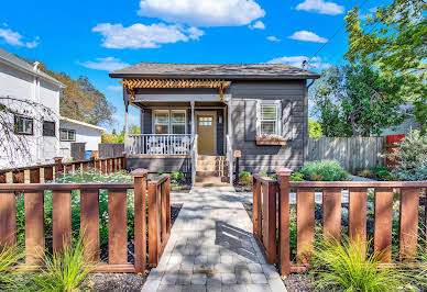 House with garden 5