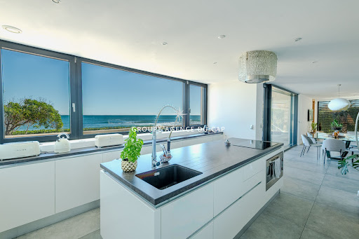 Villa avec piscine et terrasse 5