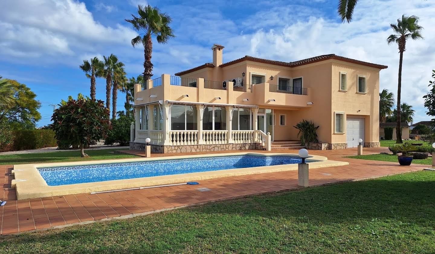 Villa avec piscine et terrasse Dénia