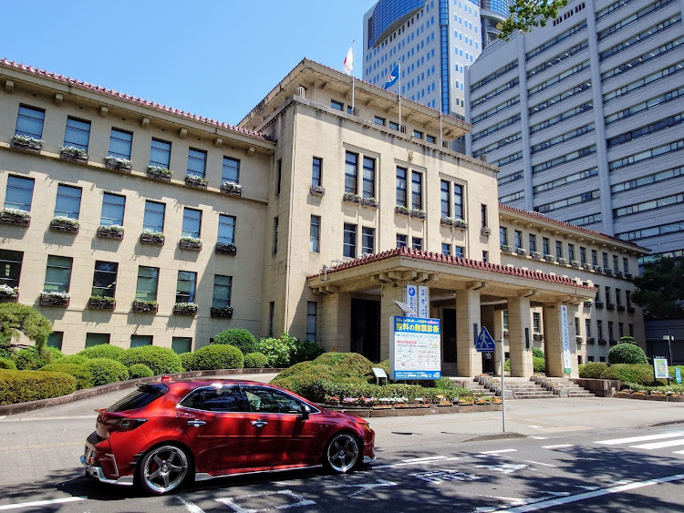 カローラスポーツの来年もよろしくお願いします・県庁コラボ・近代建築物に関するカスタム事例の投稿画像8枚目
