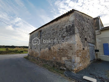 maison à Saint-Savinien (17)