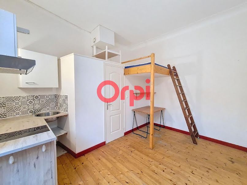 Location meublée appartement 1 pièce 13 m² à Lorient (56100), 460 €