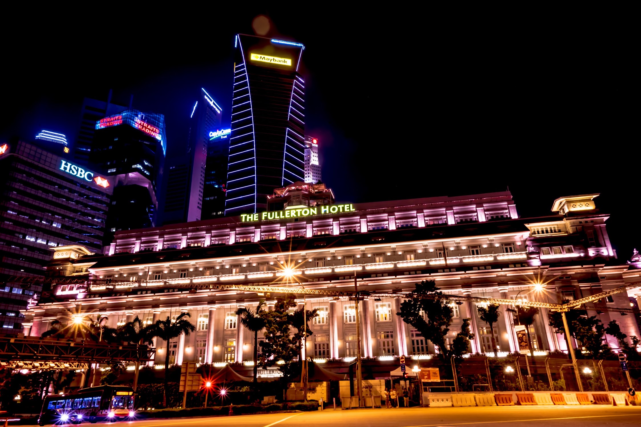 Singapore Fullerton Hotel night view1