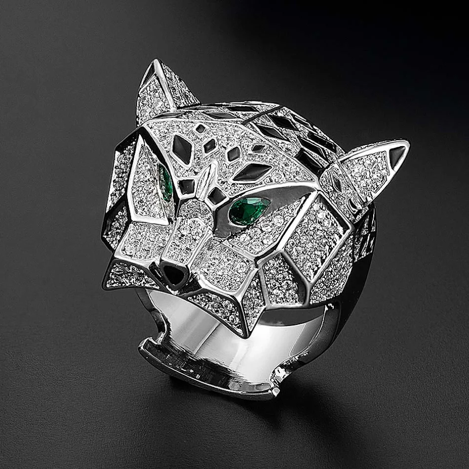 Chapado en oro y rodio Hombre Leopardo Para un estilo audaz. Destaca con esta pieza única que combina lujo y diseño atrevido. Perfecto para cualquier ocasión.