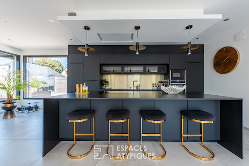 Maison contemporaine avec piscine et jardin 2