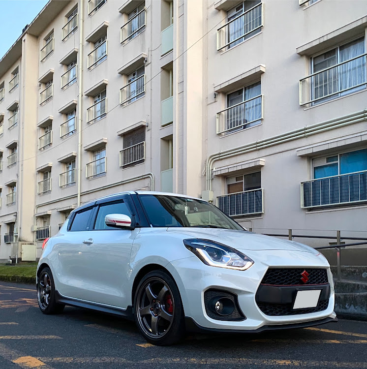 スイフトスポーツの久しぶり洗車・車のスタイリング・今日は焼鳥に関するカスタム事例の投稿画像1枚目
