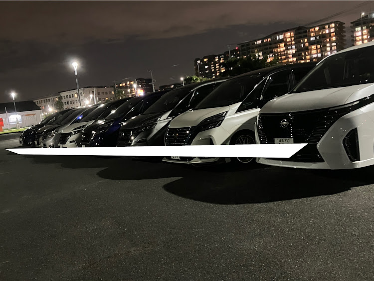 セレナのセレナニスモ・お盆休み突入・オフ会・simple style・車検はヨビケンで検索に関するカスタム事例の投稿画像2枚目